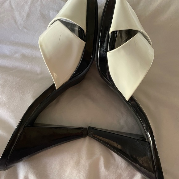 Gently worn. Selling due to recent foot surgery. - Picture 3 of 5